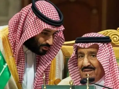 إصابة 150 من أفراد العائلة الحاکمة السعودیة بفیروس کورونا والملک عزل نفسه فی جزیرة بالبحر الأحمر