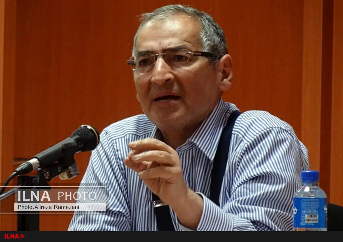 زیباکلام: گور بابای مصدق، آیت‌الله کاشانی مگر نمی‌دید دارد کودتا می‌شود، چرا جلو نیامد؟