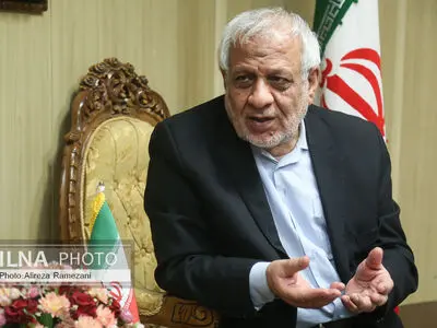 به جای غافلگیری، غافلگیر کنیم/ مذاکره منطقی و با دست پر اشکالی ندارد/ برای نفوذی‌ها چاره کنیم