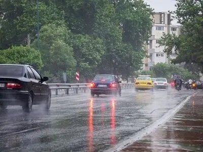 جاده‌های استان مرکزی شاهد بارش باران و برف است 
