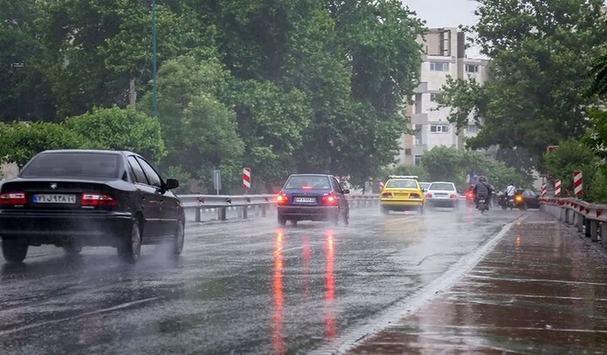 جاده‌های استان مرکزی شاهد بارش باران و برف است 