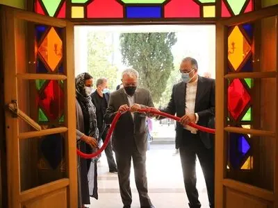 افتتاح نمایشگاه گروهی پوستر «ساده رنگی» به یاد سرژ آواکیان 