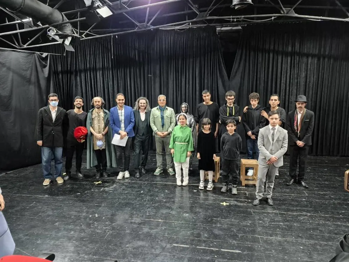 نمایش «بازیگر سایه‌ها»  روی صحنه می‌رود