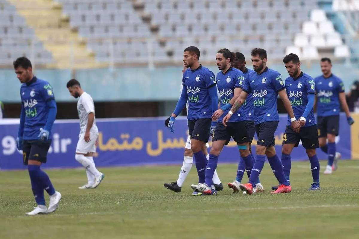 ویدیو: ازدحام هواداران استقلال؛ بازیکنان با خبرنگاران گفتگو نکردند!