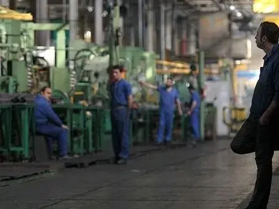 وضعیت بلاتکلیف برخی از کارگران بعد از تعطیلی شرکت‌ها/ دولت بیشتر حمایت کند