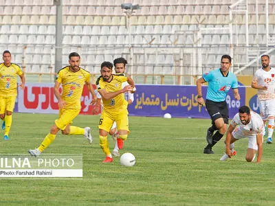 دیدارتیم های فوتبال  فجرشهیدسپاسی شیراز ومس رفسنجان