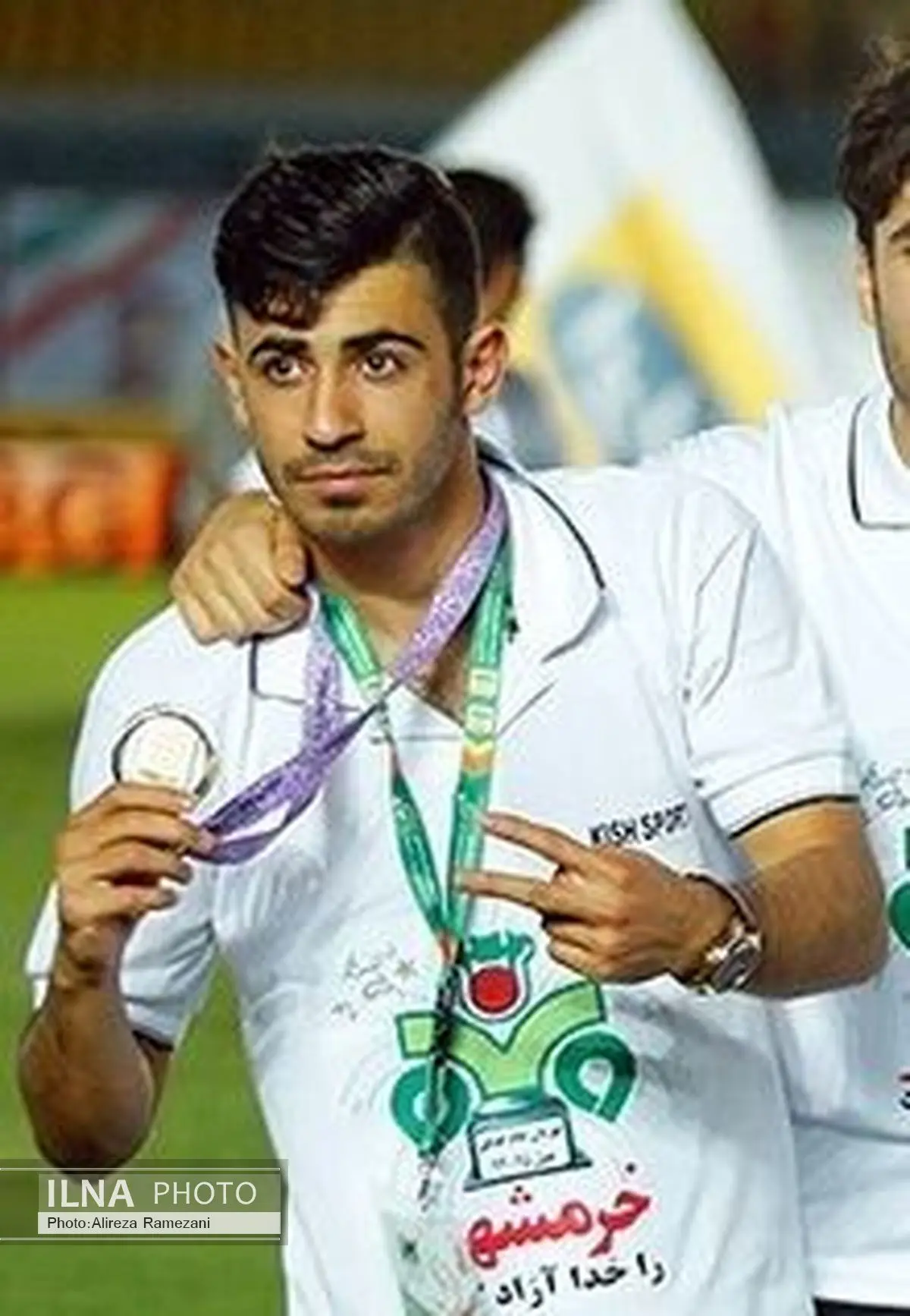 بازیکن ذوب‌آهن ماندنی می‌شود؟