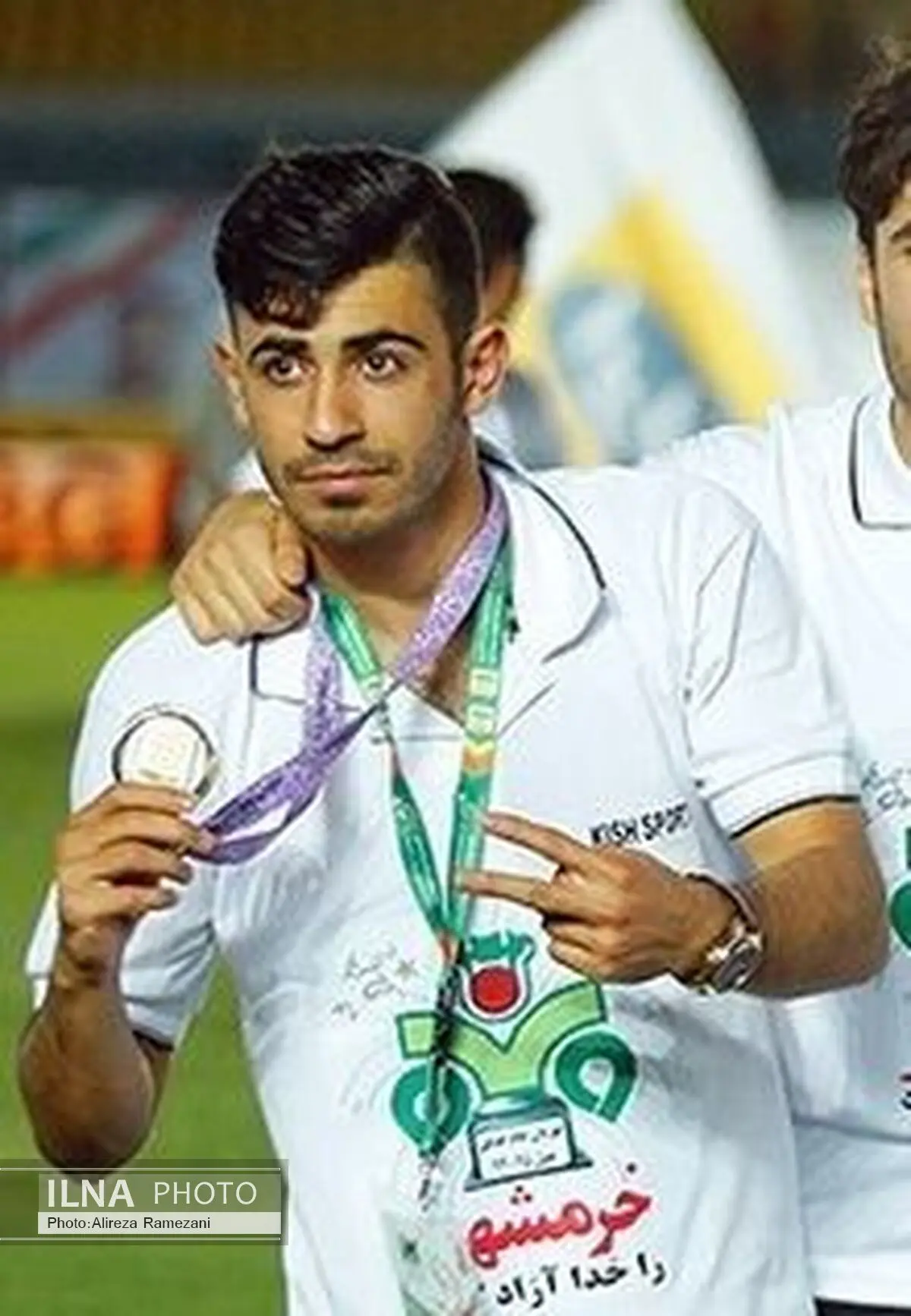 بازیکن ذوب‌آهن ماندنی می‌شود؟