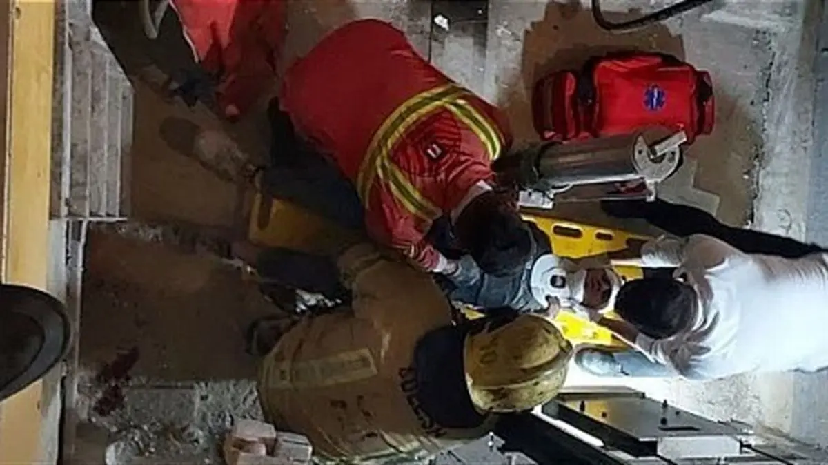 پیگیری بیشتر حادثه انتقال فاضلاب کرمان/ هویت کارگران مشخص نشد/ حال یک آتش‌نشان وخیم است