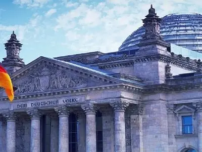 هشدار نماینده پارلمان آلمان به شولتز درباره استقرار موشک‌های آمریکایی