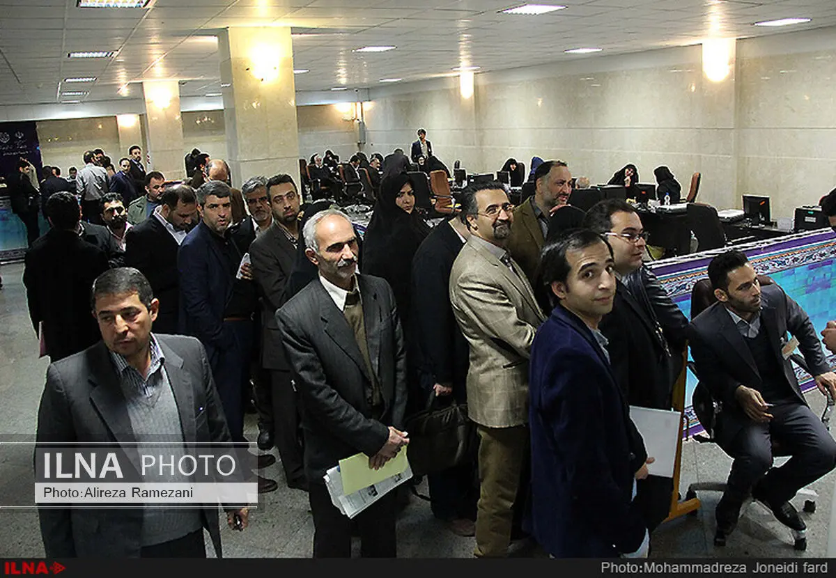 خواب نامزدهای انتخابات در صندلی‌های انتظار
