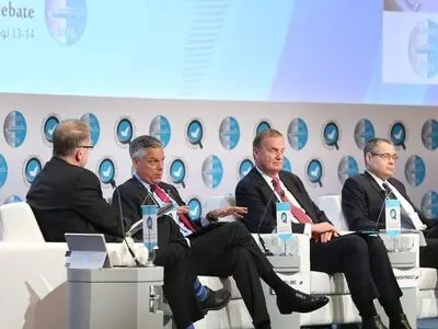 تهدید پوشالی مشاور دولت سابق دولت آمریکا در واکنش به احتمال بسته شدن تنگه هرمز
