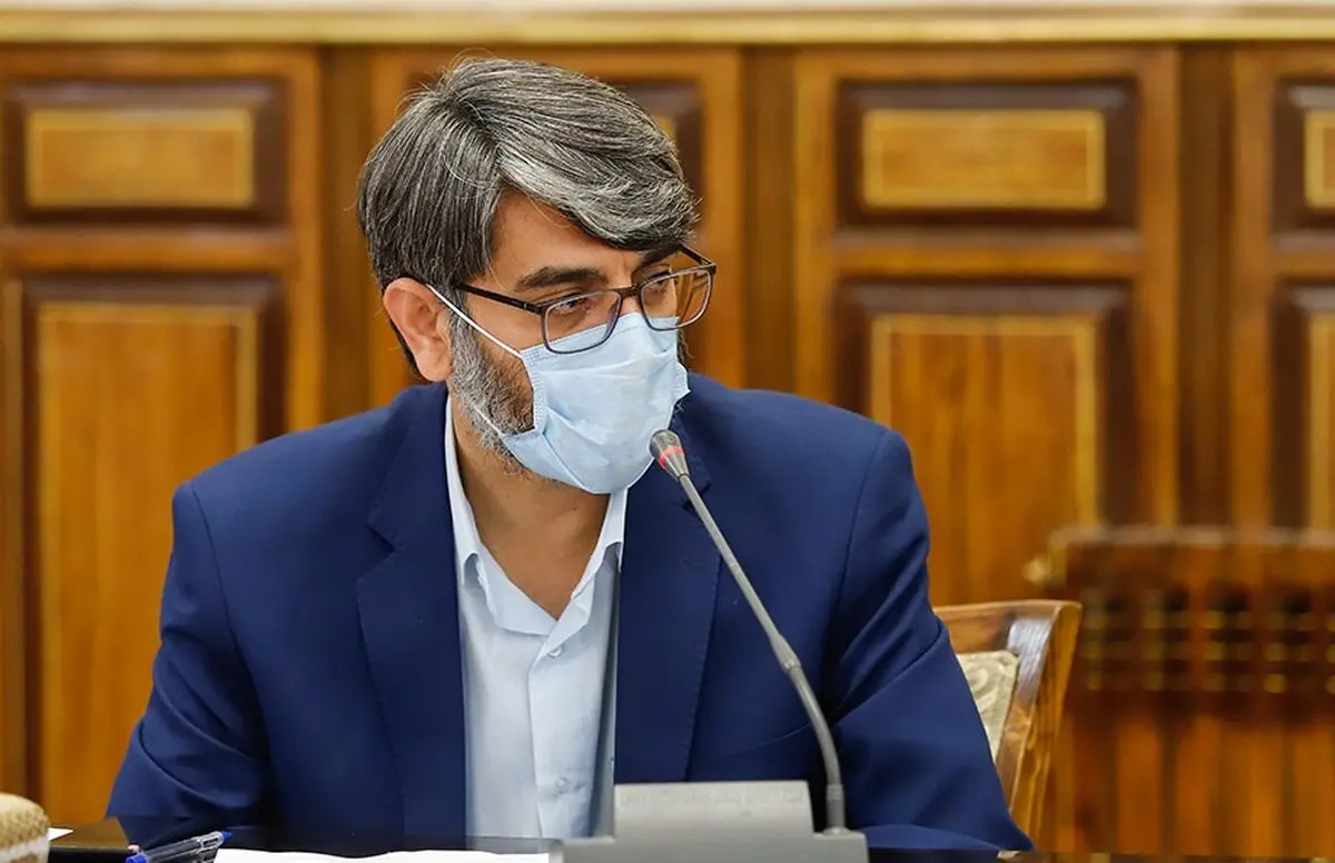 سپیده قلیان با روحیه خوب شیرینی‌هایی که خودش در زندان پخته بود را تعارف می‌کرد