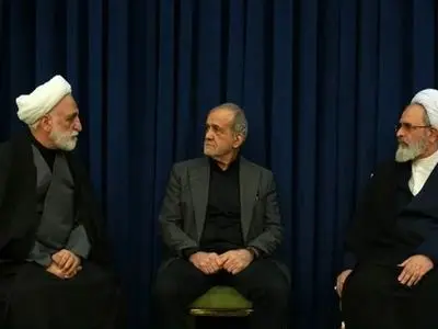 واگذاری اختیار عزل و نصب مقامات نظامی و انتظامی و اعلان صلح و جنگ به شورای موقت رهبری