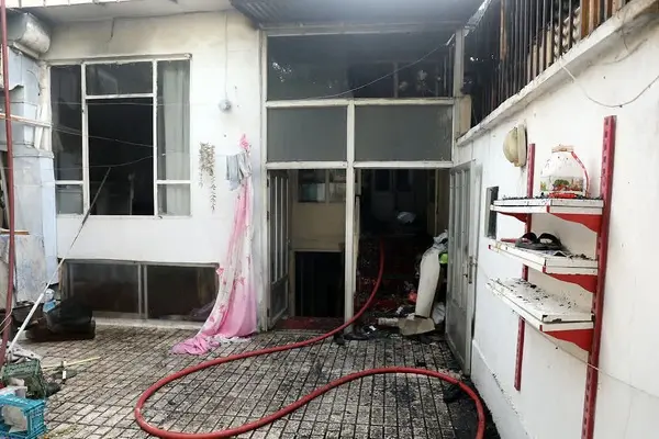 مهار آتش سوزی یک منزل مسکونی با کاربری انبار کفش