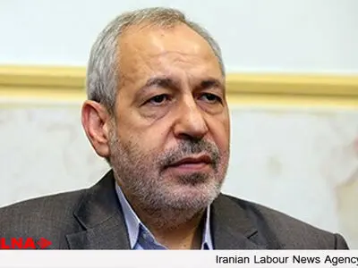 وزیر آموزش و پرورش با خانواده معلم فداکار شهرستان خاش دیدار کرد