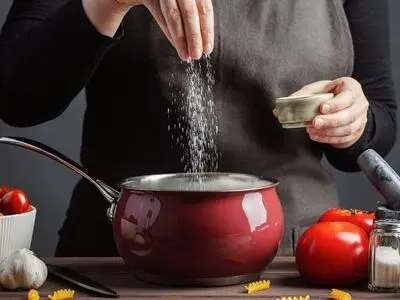 ۲۵ ترفند موثر و امتحان شده برای رفع شوری غذا