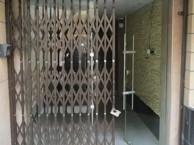 با این 3 وسیله ( درب آکاردئونی، حفاظ پنجره و نرده بالکن ) ساختمان خود را ضدسرقت کنید!