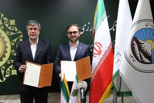 تفاهمنامه همکاری راهبردی میان بانک کشاورزی و بیمه ایران امضا شد  / گسترش خدمات بانکی و بیمه‌ای در قالب همکاری‌های مشترک دولتی