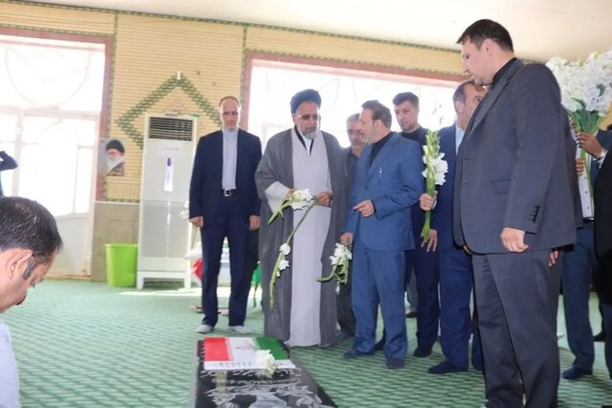 واعظی به مقام شامخ شهدای لامرد ادای احترام کرد