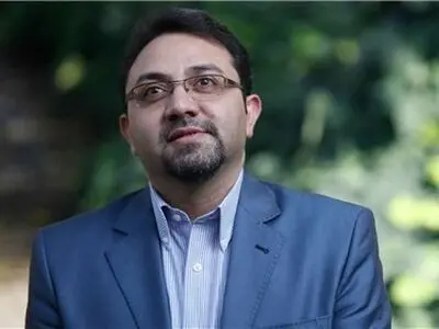 پیروز ارجمند از دبیری جشنواره بسطامی استعفا کرد