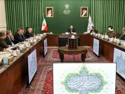تاکید رئیس مجلس بر لزوم اتفاق نظر دولت و مجلس برای مقابله با مشکلات ارزی