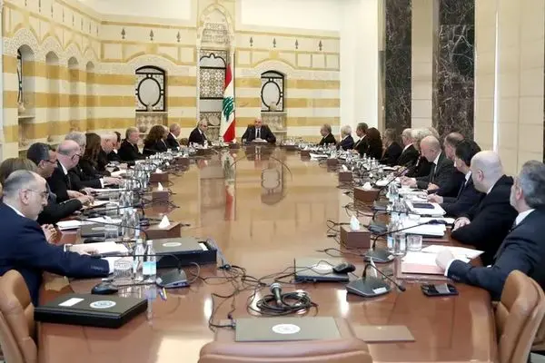 لبنان.. جلسة الحكومة رحبت بخطة الجيش حول السلاح.. وانسحاب الوزراء الشيعة