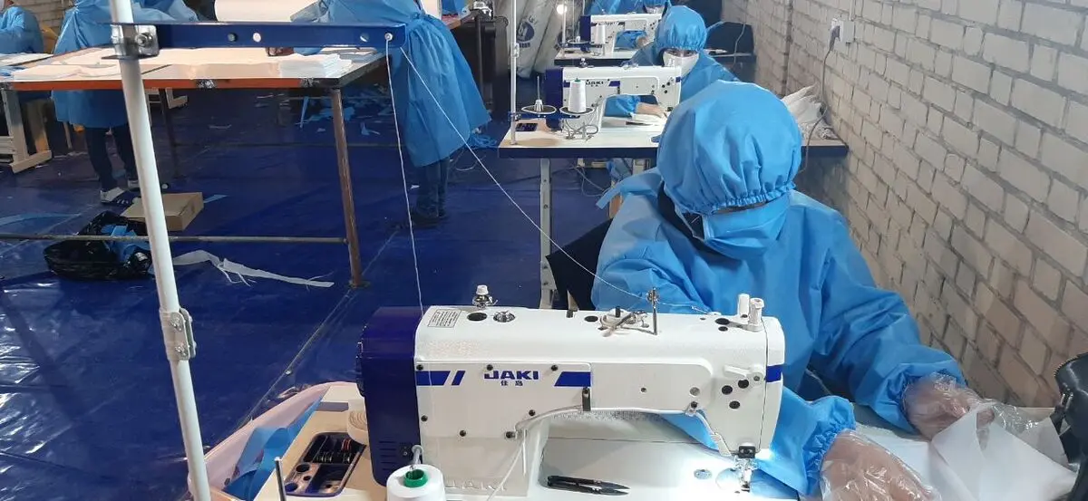 راه‌اندازی یک کارگاه تولید ماسک در تایباد توسط خیر تهرانی