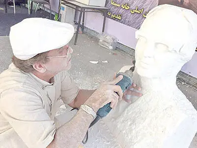 رونمایی از سردیس کیارستمی در هاله‌ای از ابهام