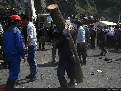 ادامه عملیات آواربرداری معدن زمستان یورت/ یک کارگر هنوز زیر آوار است
