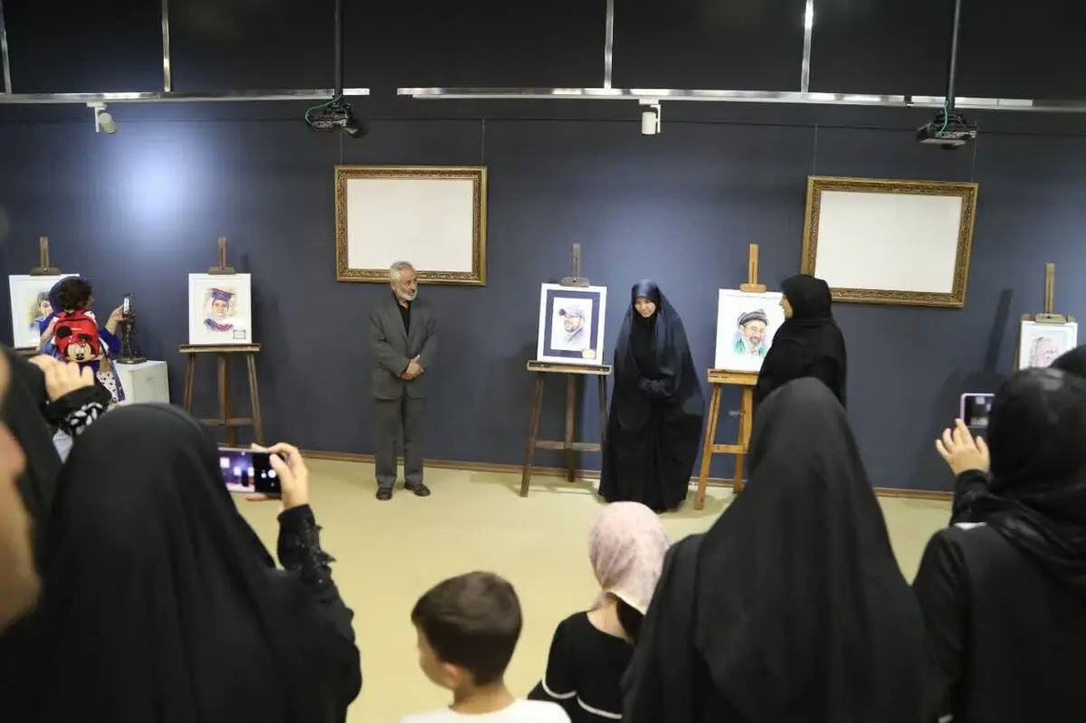 «زنگ آخر» در گالری فکه به صدا درآمد؛ روایت مقاومت در قاب هنر 