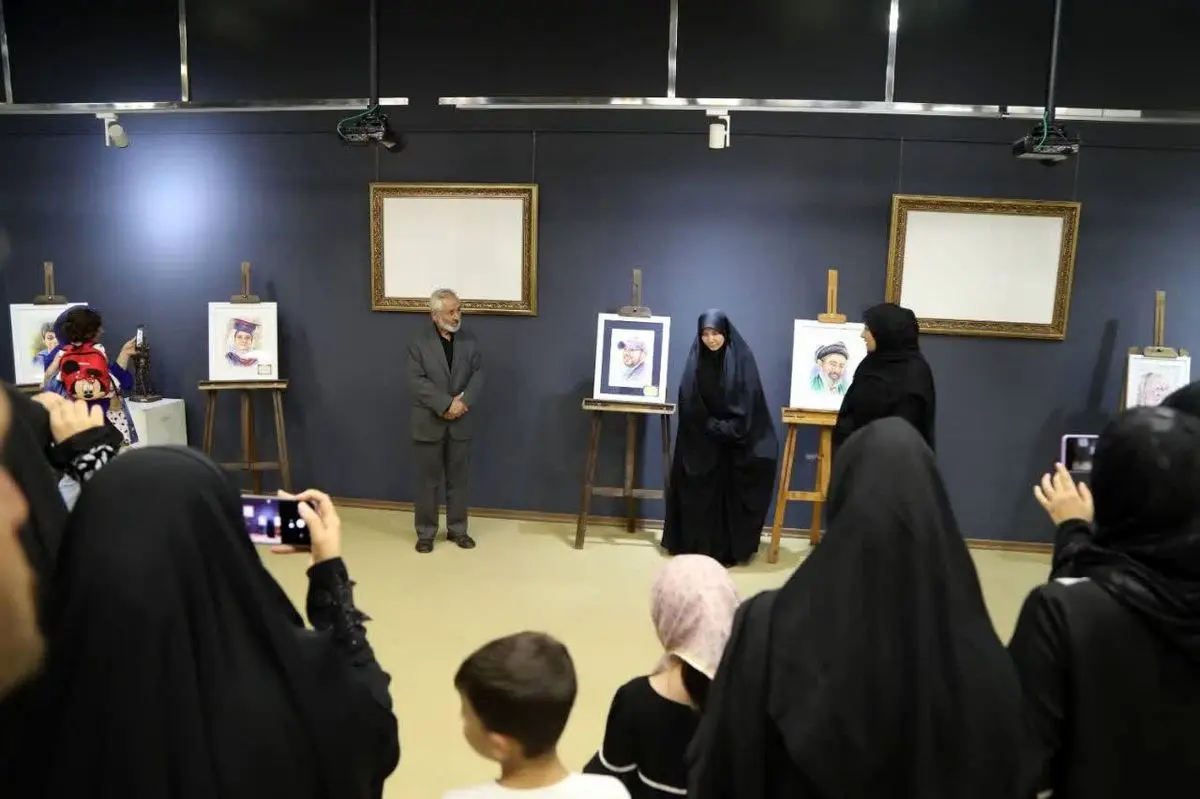 «زنگ آخر» در گالری فکه به صدا درآمد؛ روایت مقاومت در قاب هنر 