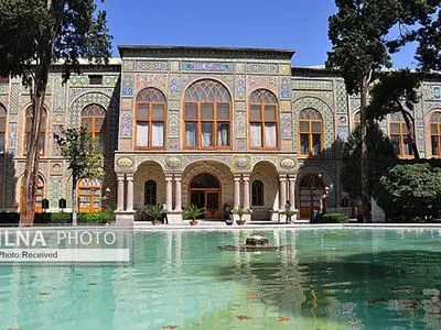 از زنگاری که حکایت از قدمت دارد تا کاشی‌های ناهماهنگی که قاجار‌ها نصب کردند/ دردسرهای مرمت و بازسازی کاشی‌ها و آینه‌های کاخ گلستان 