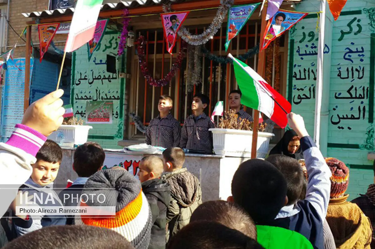 گزارش تصویری از جشن انقلاب در مدارس کرمانشاه