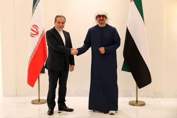 عراقجي وبن زايد يؤكدان ضرورة التنسيق الثنائي لمواجهة تحديات المنطقة