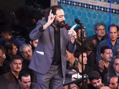 ریتم گرفتن، حفظ شعر و اجرای نوحه‌ در ژنِ یزدی‌هاست/نوحه‌خوانی انگلیسی هیئت یزدی+فیلم