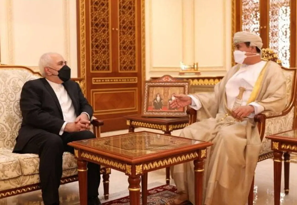 ظریف با وزیر دفتر سلطان عمان دیدار کرد 