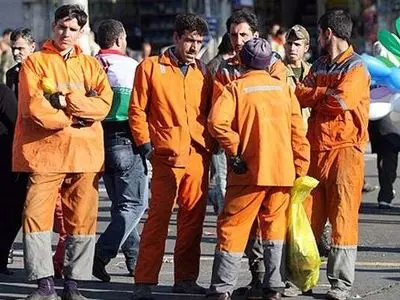 شهرداری ایذه به جای پیگیری طرح ساماندهی، فقط نیروی جدید استخدام می کند/ زندگی ما به سختی می‌گذرد 