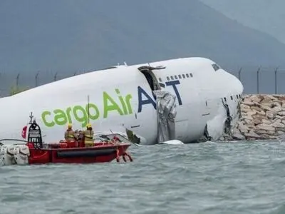 2 dead after UAE plane veers off Hong Kong runway into sea
