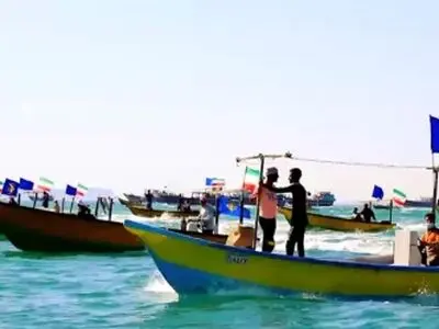 برگزاری رژه بزرگ شناوری بسیج دریایی با حضور فرمانده نیروی دریایی سپاه
