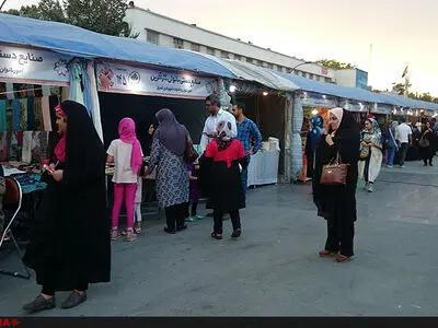 نمایشگاه صنایع دستی و سوغاتی در شهرستان خوی افتتاح شد