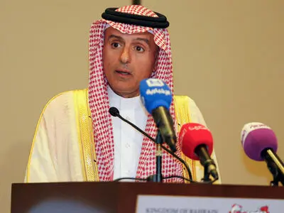 الجبیر: درخواست قطر برای سیاسی کردن حج اعلام جنگ به عربستان است