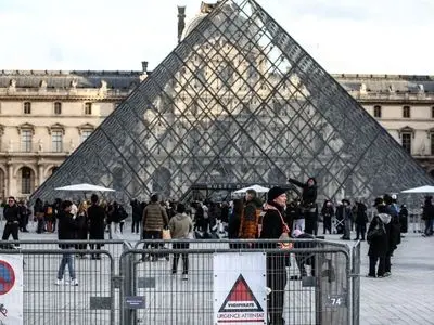 شروع اعتصاب کارکنان موزه لوور/ آخرین سنگر قبل از فروپاشی کامل موزه