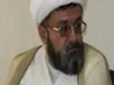 توجه به دنیا و مرور زمان مارا گرفتار آفت دنیا می‌کند