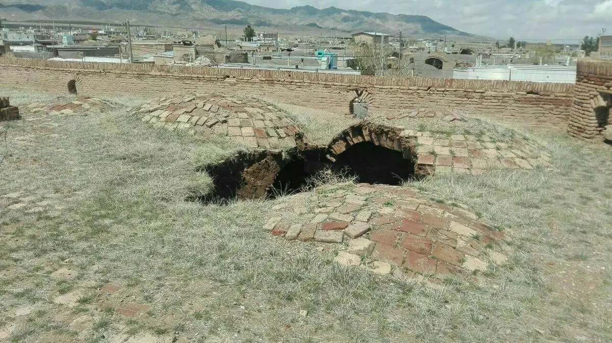 تخریب کاروانسرای تاریخی زین آباد بجستان در پی بارندگی های بهاری