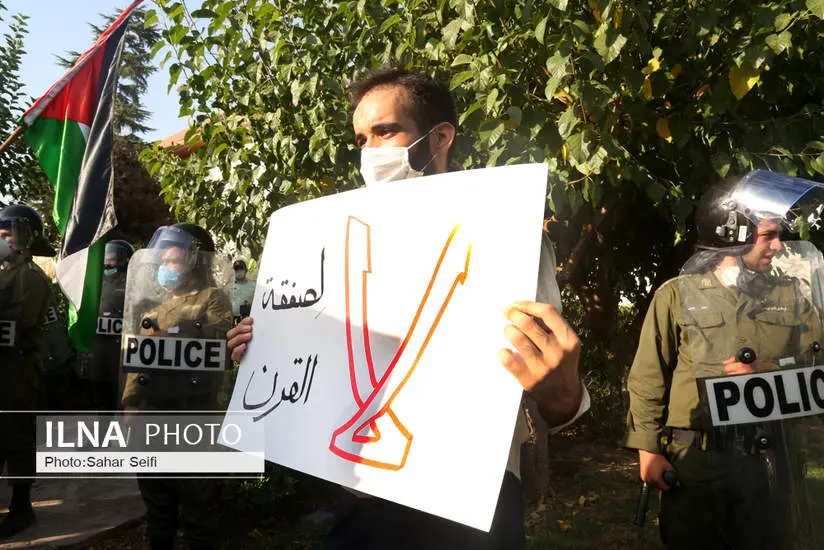  تجمع تعدادی از دانشجویان دانشگاه‌های تهران مقابل سفارت امارات