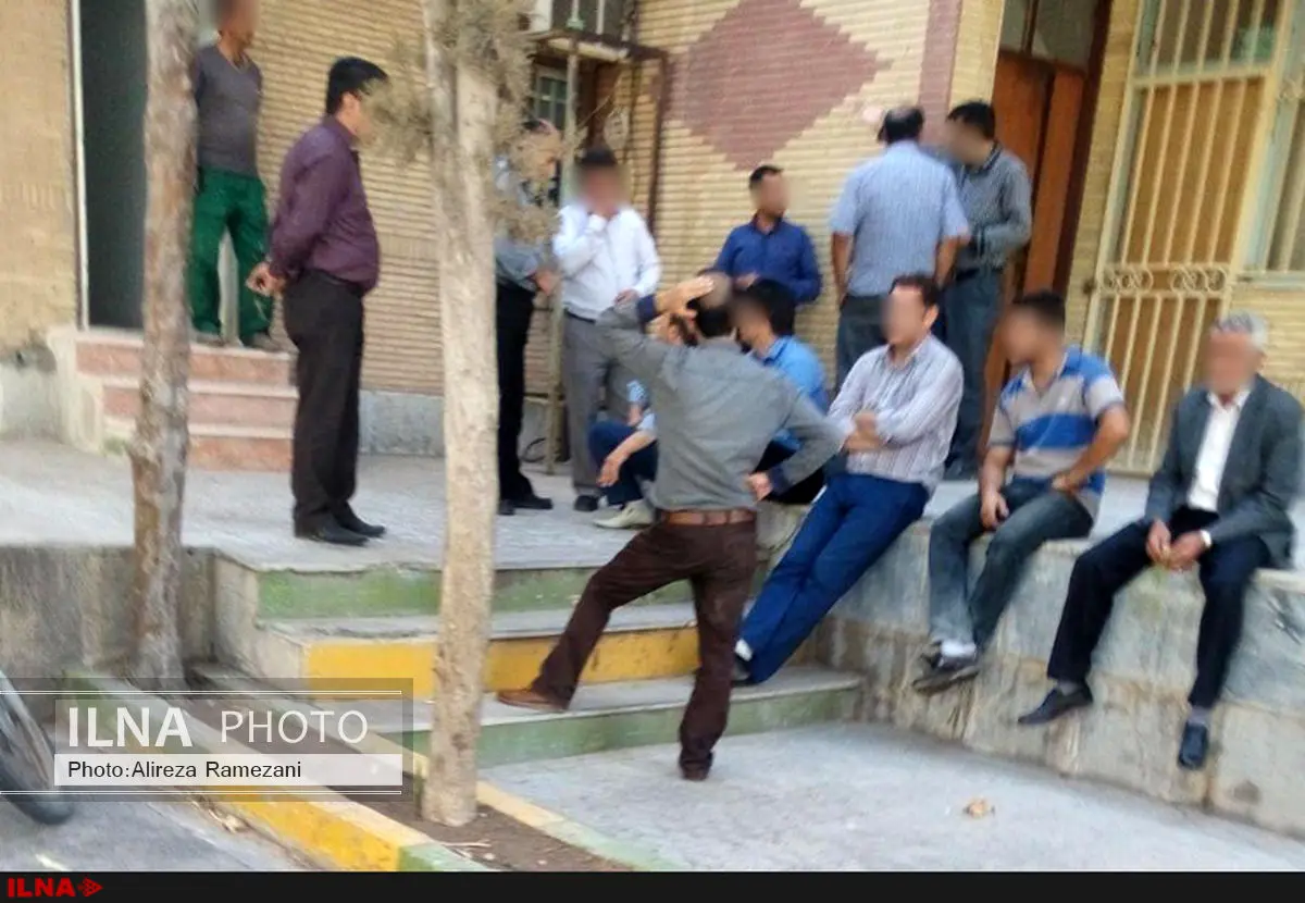 تجمع کارگران شهرداری لوشان مقابل ساختمان شهرداری