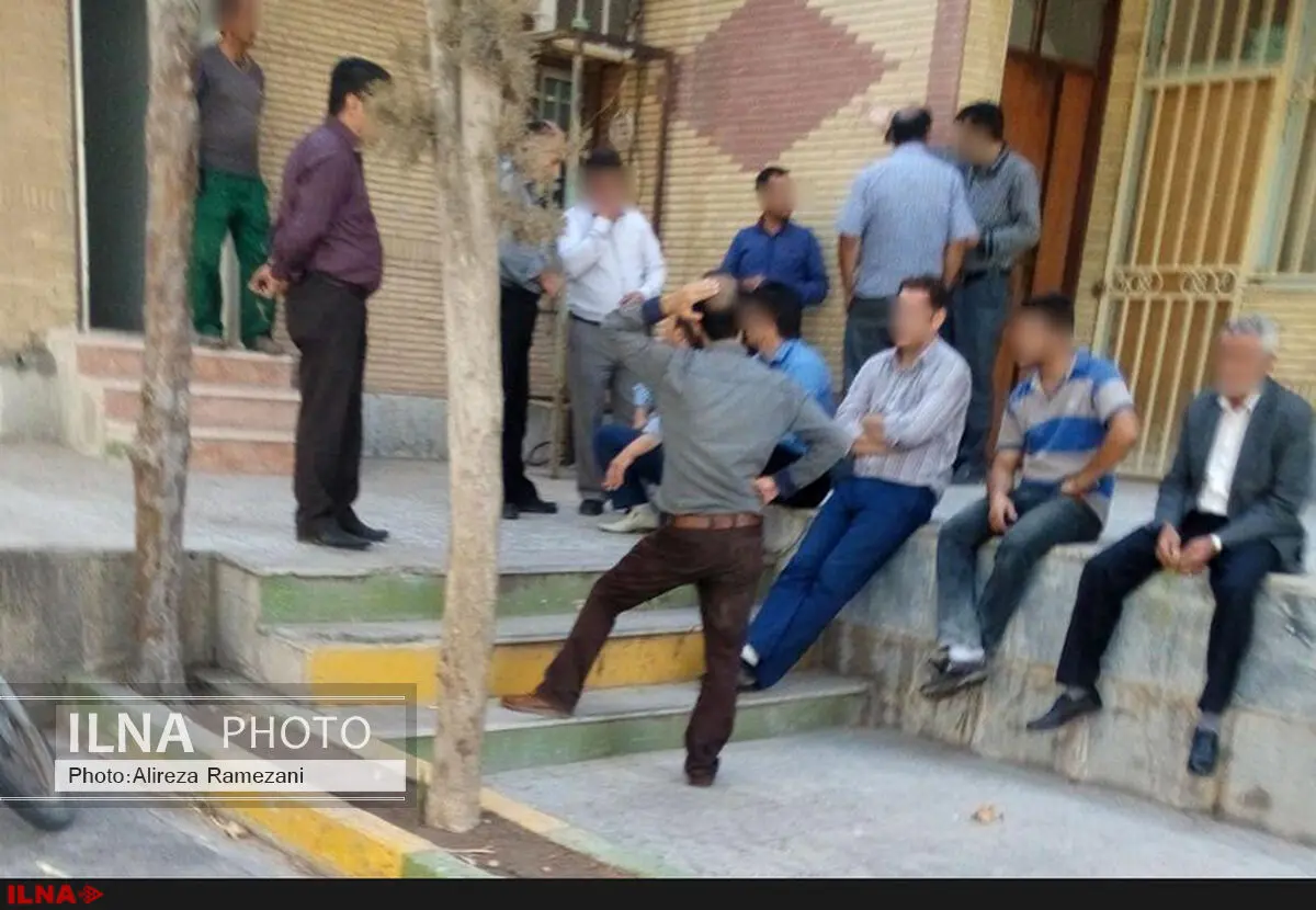 تجمع کارگران شهرداری لوشان مقابل ساختمان شهرداری