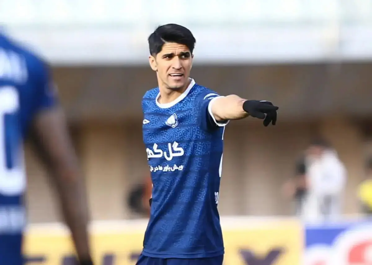 پویا پورعلی سرخ‌پوش شد