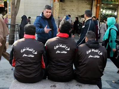 انتقاد کارگران سد معبر شهرداری ایرانشهر از کمبود نیرو